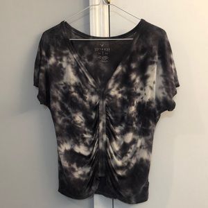 2 for 1! American Eagle tees 🖤🤍💜